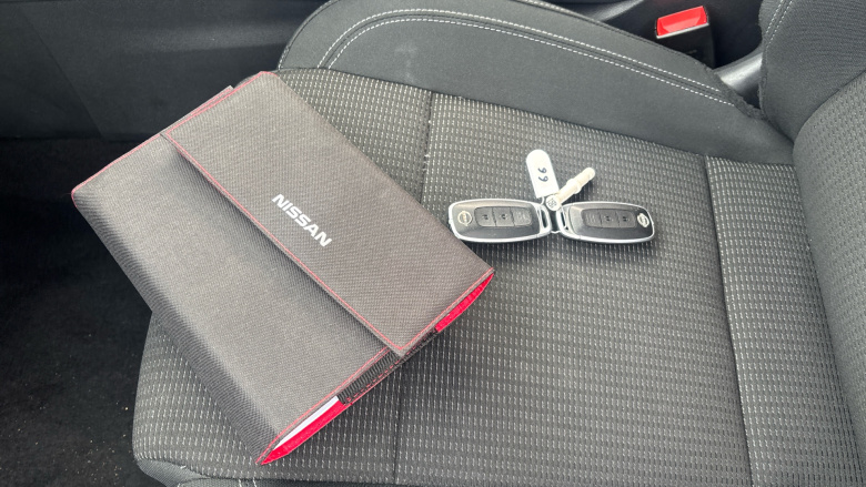 Nissan Qashqai 1.3 DiG-T MH Acenta Premium 5dr Petrol Hatchback